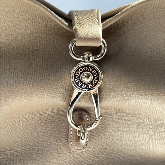 Dooney & Bourke Logo Lock Sac all leather Carmel purse, NWT - Picture 6 of 16